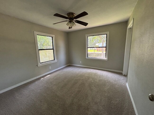 Photo - Lovely 3 Bedroom 1 Bathroom Home For Rent