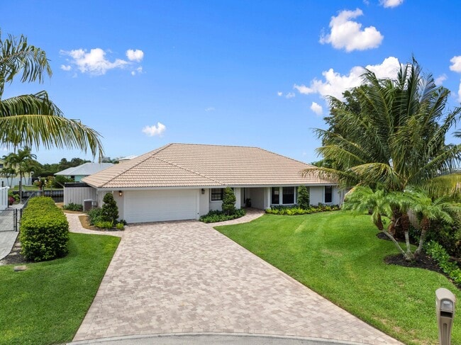 Photo - 130 Queen Catherina Ct