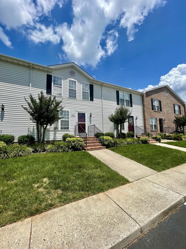 Building Photo - 1069 Blue Ridge View Cir