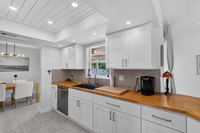 Photo - 272 SW Fairchild Ave