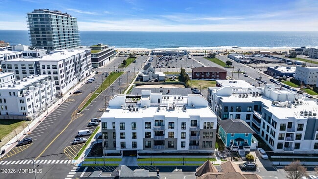 Building Photo - 218 3rd Ave Unit 204