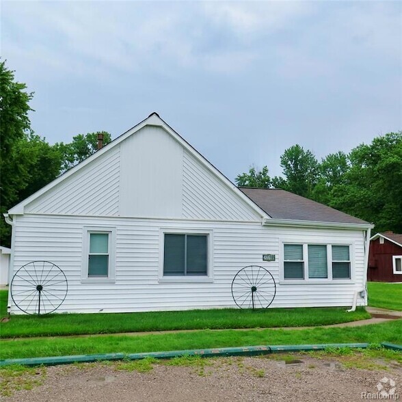 Building Photo - 48677 Sugarbush Rd Rental