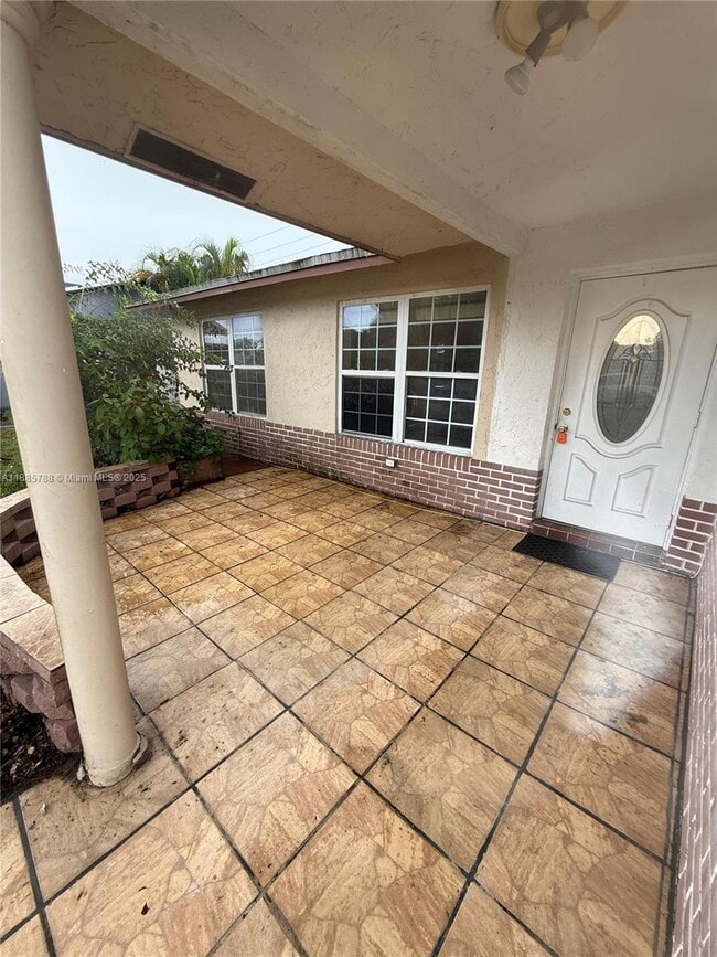 Building Photo - 9404 NW 70th St Rental