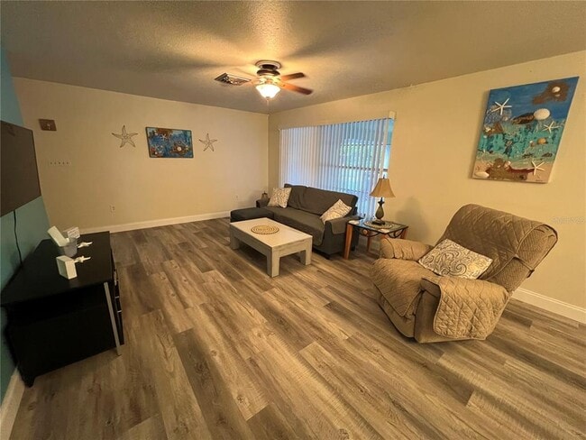 Photo - 1406 N Saturn Ave