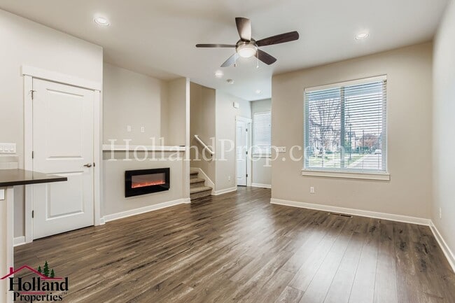 Photo - Beautiful Townhome with an Attached Garage in South East Hillsboro!