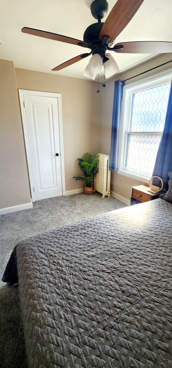 Vintage charm meets fresh greenery—Duluth details. - 822 E 4th St Unit #1