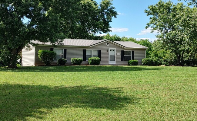 Building Photo - Maryville 37803 - 3 bedroom, 2 bath home. - Contact Troy Adams (865) 233-6949