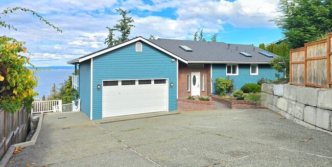 Building Photo - 2 Bedroom Home with Sound, Island and Ferr...