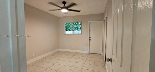 Photo - 818 SW 4th St Unidad 2