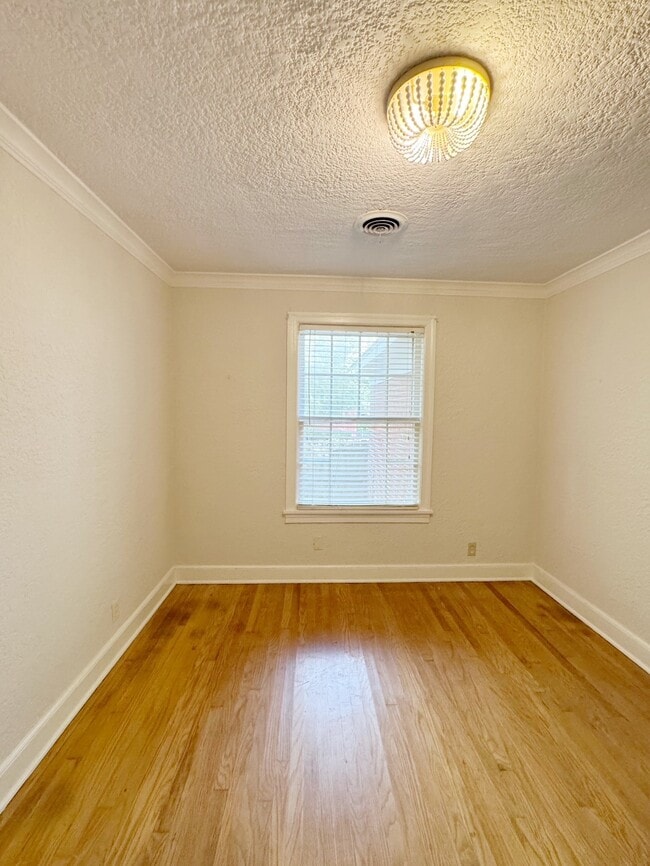 Photo - 365 Haynes St