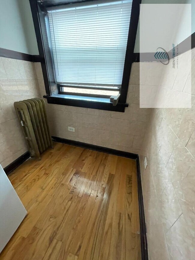 Photo - 4019 W Irving Park Rd Unit 4027-217