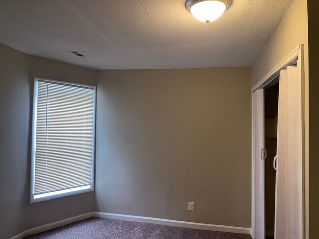 Photo - 3 Bedroom House with Fenced in Yards!