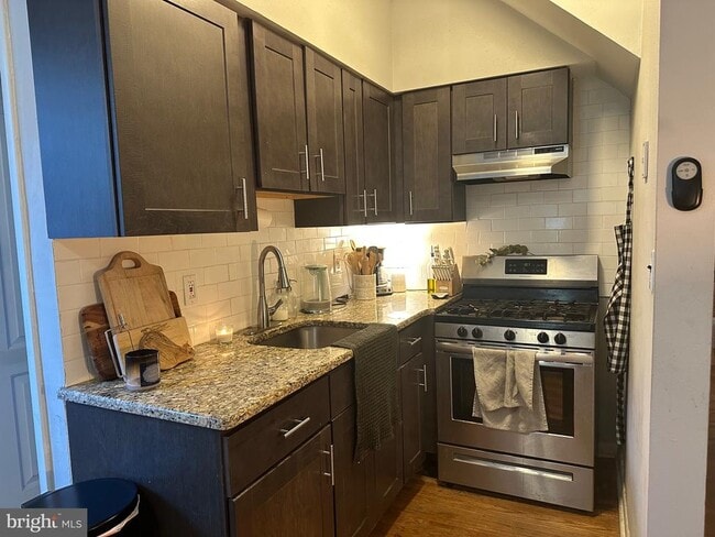 Photo - 275 Rochelle Ave