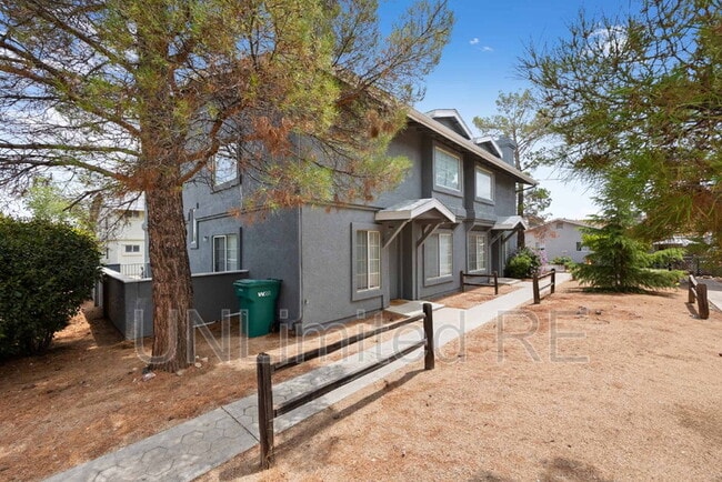Building Photo - 3285 N Hedgewood Dr Unit B