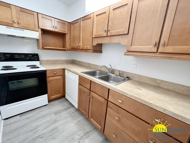 Photo - 1 mile East of Hurlburt AFB, beautiful Cedars condo!