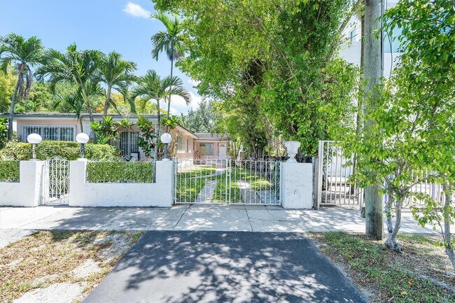 Photo - 1612 SW 23rd St Unit 1612