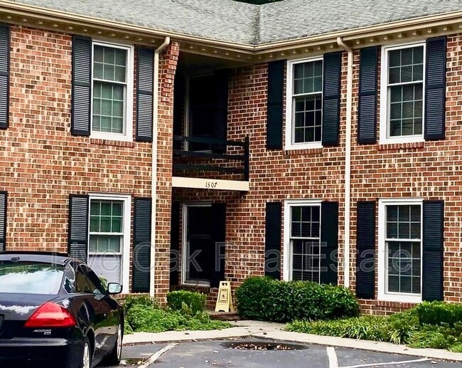 Photo - 1307 Cypress Ave Unit #103
