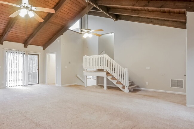 220 N Fayette Ct