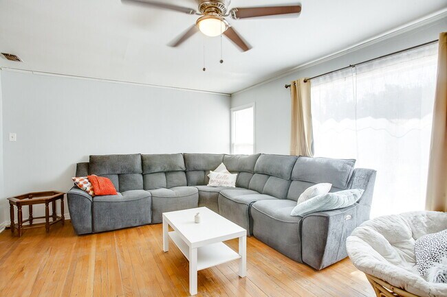 Photo - Short term leasing option through the end ...