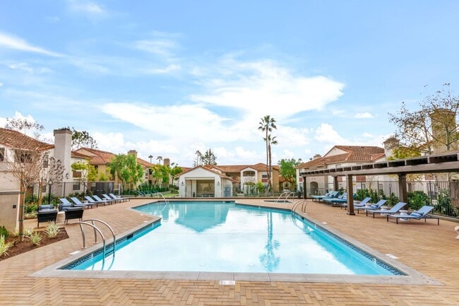 Laguna Serrano Apartments