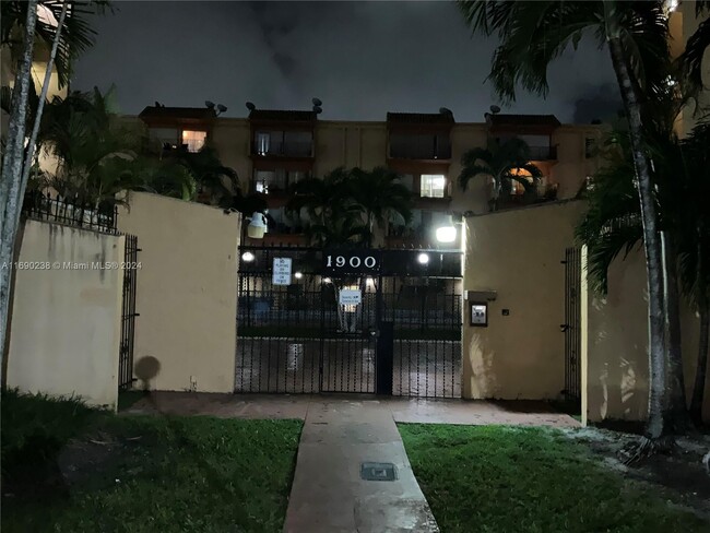 Photo - 1900 W 54th St Condo Unit 401