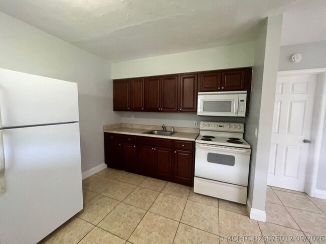 Photo - 4820 Maine St Unit 4