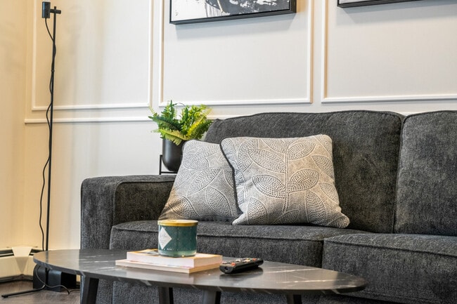 Photo - 2550 Battleford Ave SW Unit ID1314540P