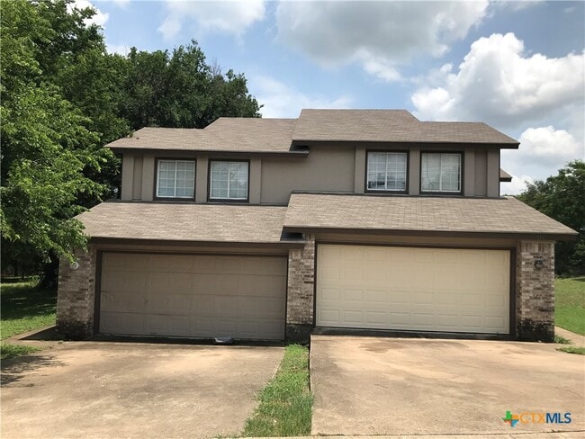 Photo - 115 Crest Dr Townhome
