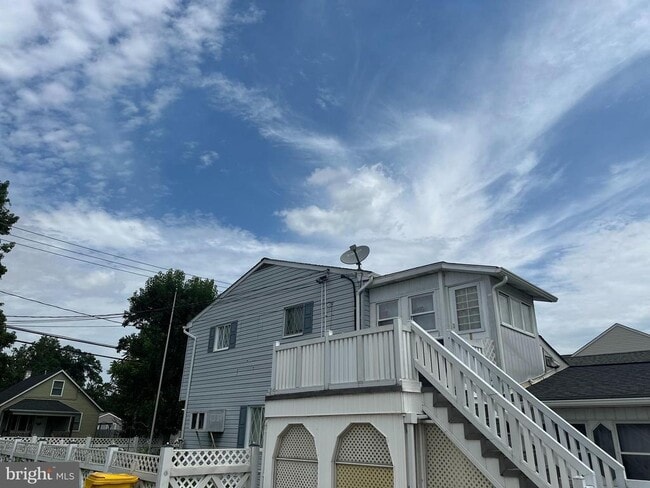 Building Photo - 621 Fernhill Rd Unit A Rental