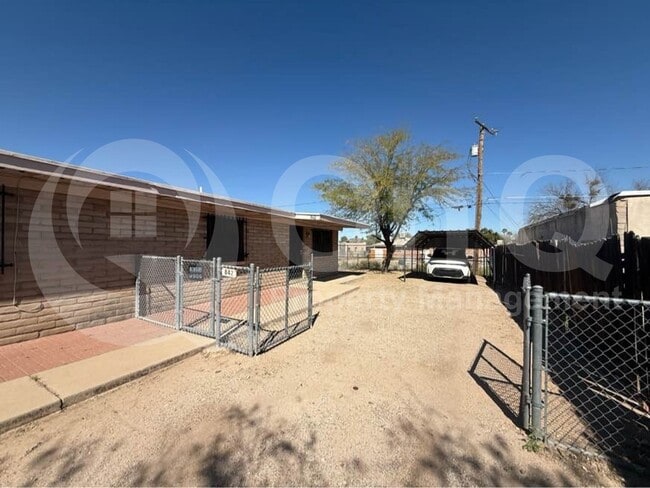 Photo - 842 W Iowa St