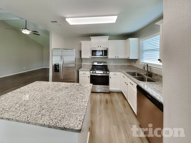 Photo - 308 Crooked Pine Court
