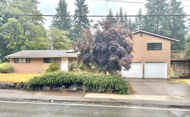 Building Photo - Spacious 4-Bedroom Home on Corner Lot in E...