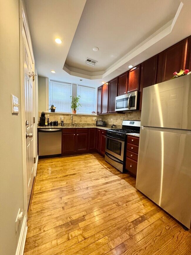 Photo - 7048 N Damen Ave Unit 2w