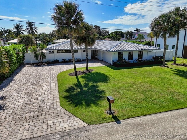 12 Leeward Cir