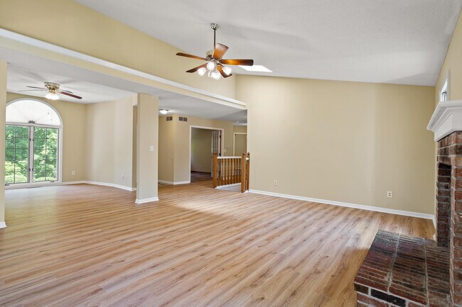 Photo - 2601 Hillshire Dr