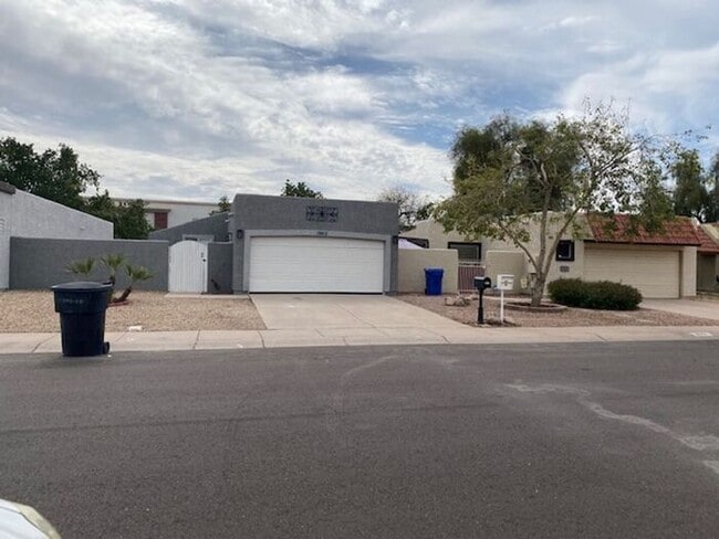 $2,350 Lovely Remodeled 3 Bedroom-2 bath-2... - $2,350 Lovely Remodeled 3 Bedroom-2 bath-2... House