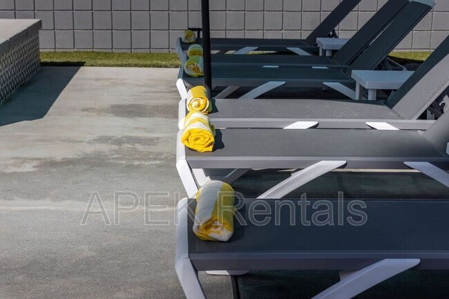 Photo - 980 N Buttonwillow Cir