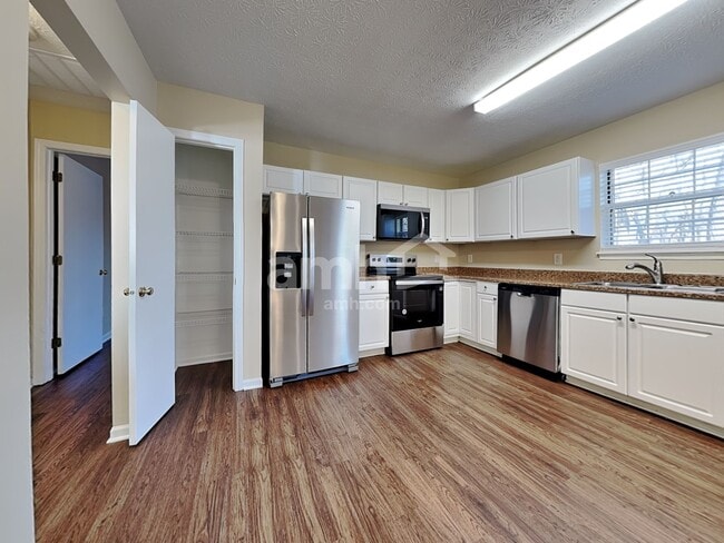 Photo - 420 Randy Ln