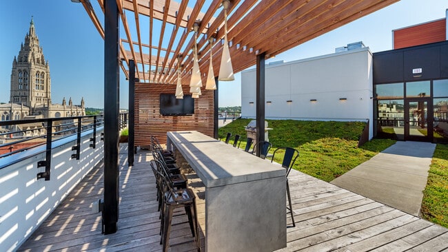 Pittsburgh Luxury Rooftop - Eastside Bond Apartments