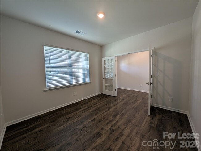 Photo - 2167 Vanderlyn St