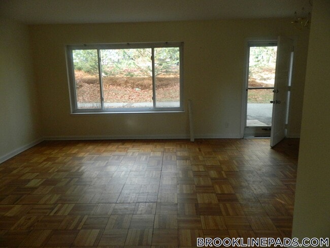 Photo - 499 VFW Parkway Unidad 499