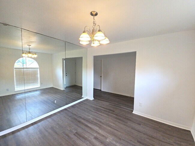 Photo - 3810 R V Mayfield Dr