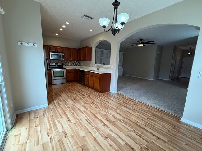8109 Valley Oak Dr