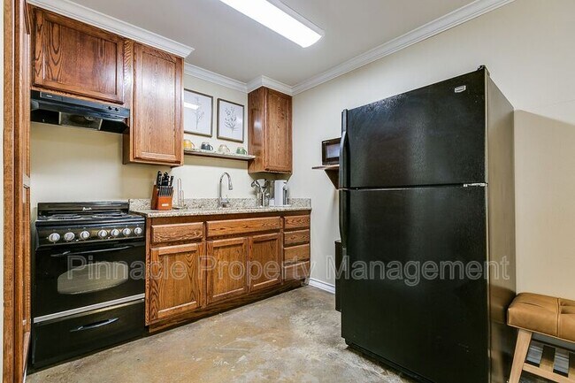 Photo - 350 W Ave L Unidad Depot Flats #9