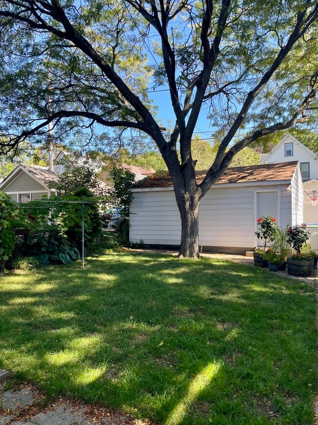 Building Photo - 3374 S Indiana Ave Unit 3374A Rental