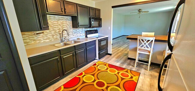 Photo - 3 Bedroom House Ontario Schools (no metro)