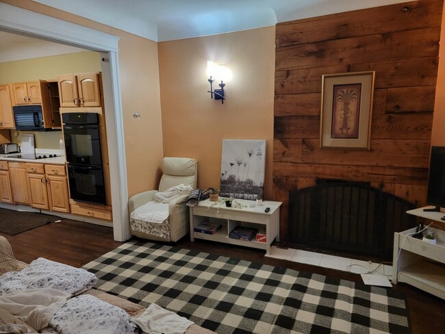 Photo - 8416 Brush St