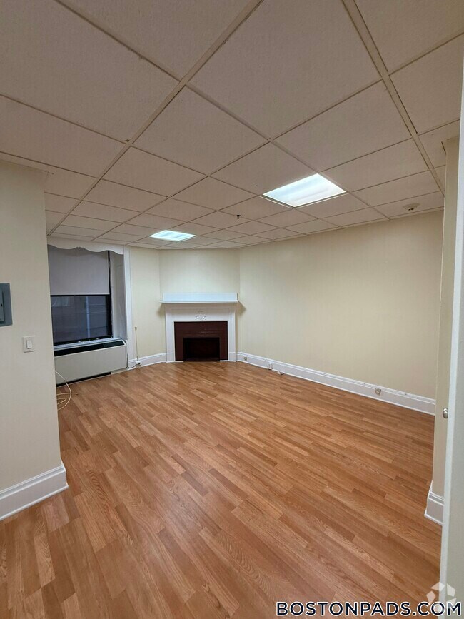 Building Photo - 62 Boylston St Rental