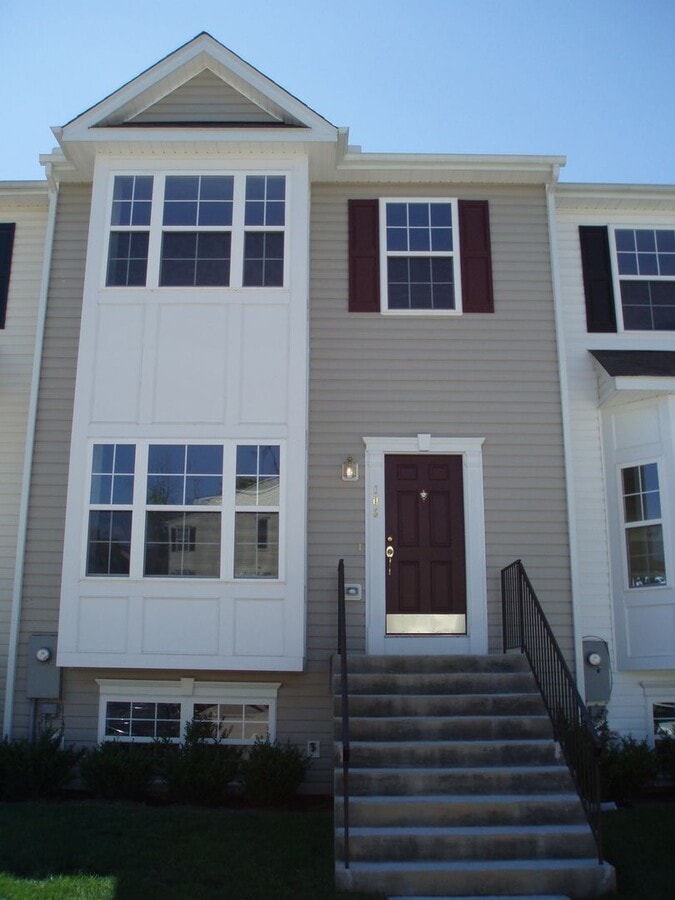 Spacious 4 Bedroom Townhome Near NC State! - Spacious 4 Bedroom Townhome Near NC State!