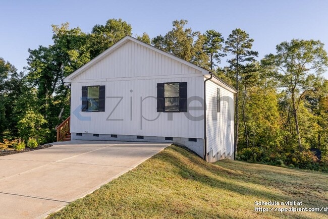 Photo - 106 Snyder Ct NE